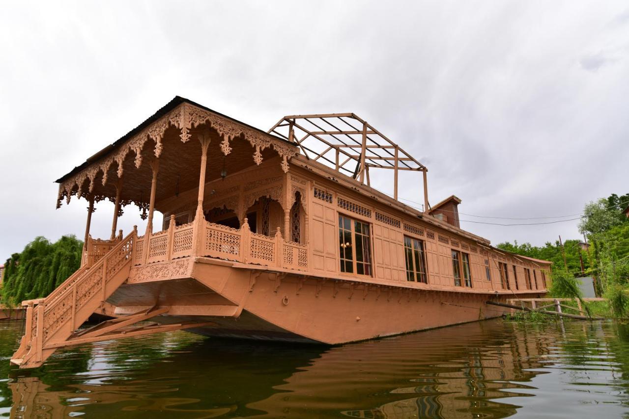 Hotel Wangnoo Worth Houseboats Srīnagar Esterno foto